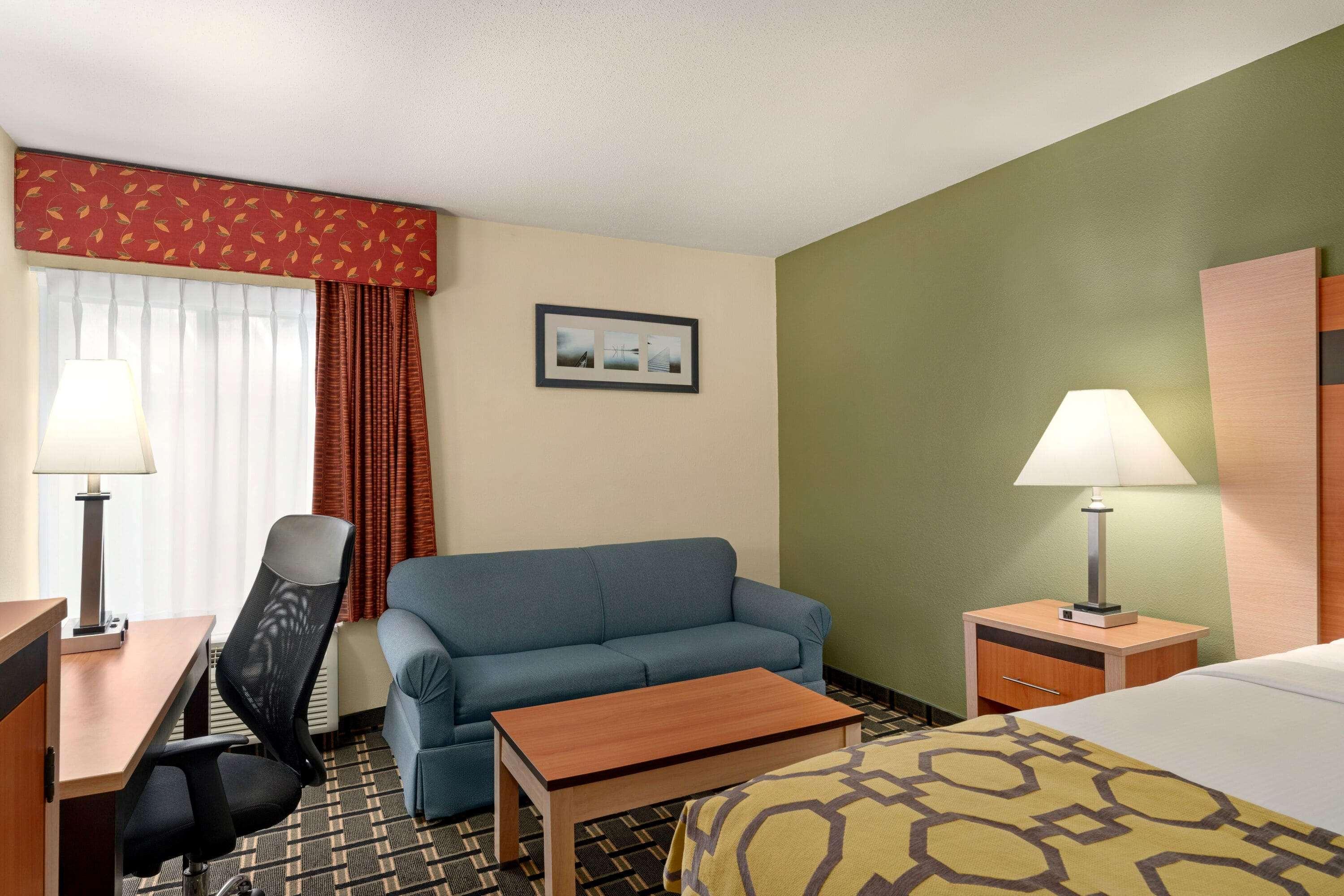 Baymont By Wyndham North Fall River Motel 3*