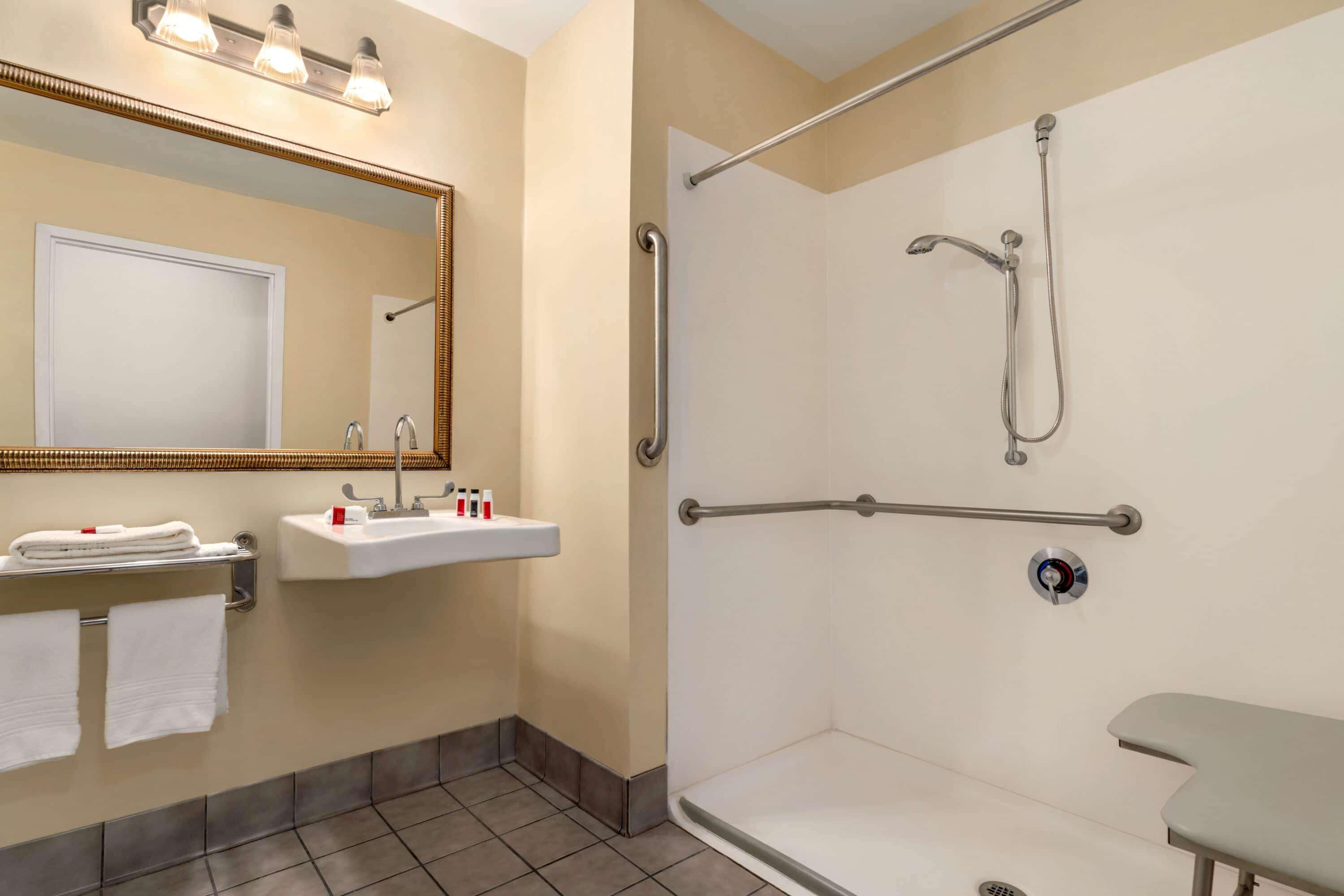 Baymont By Wyndham North Fall River Dartmouth